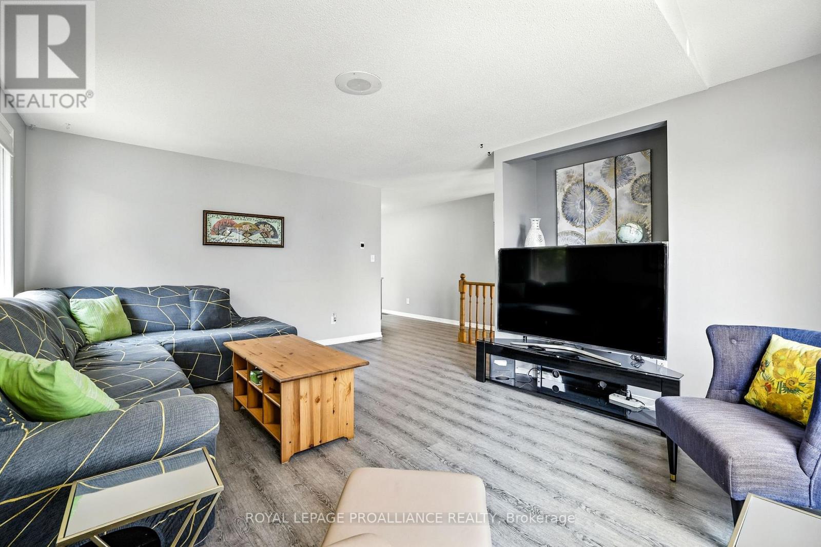 33 Loraine Avenue, Quinte West, Ontario  K8V 6R4 - Photo 7 - X12587898