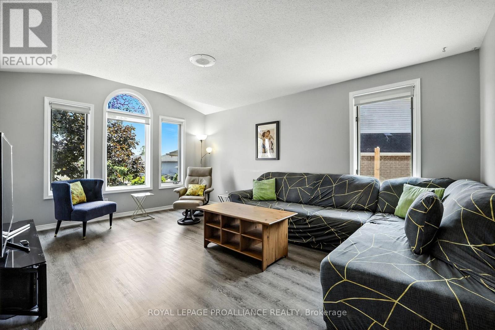 33 Loraine Avenue, Quinte West, Ontario  K8V 6R4 - Photo 8 - X12587898