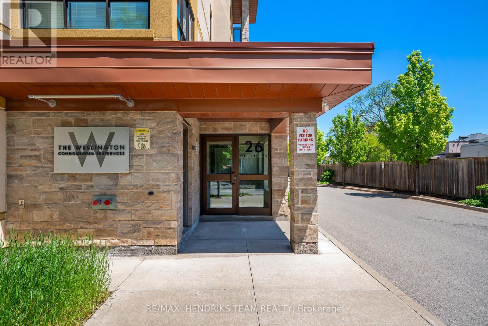 102 - 26 Wellington Street, St. Catharines, Ontario  L2R 5P8 - Photo 2 - X12587886