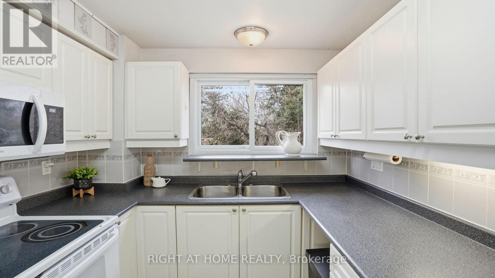 408 Camelot Court, Oshawa, Ontario  L1G 6P7 - Photo 10 - E12587876