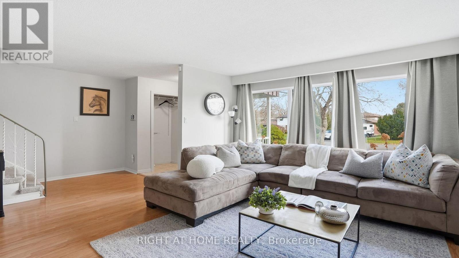 408 Camelot Court, Oshawa, Ontario  L1G 6P7 - Photo 3 - E12587876