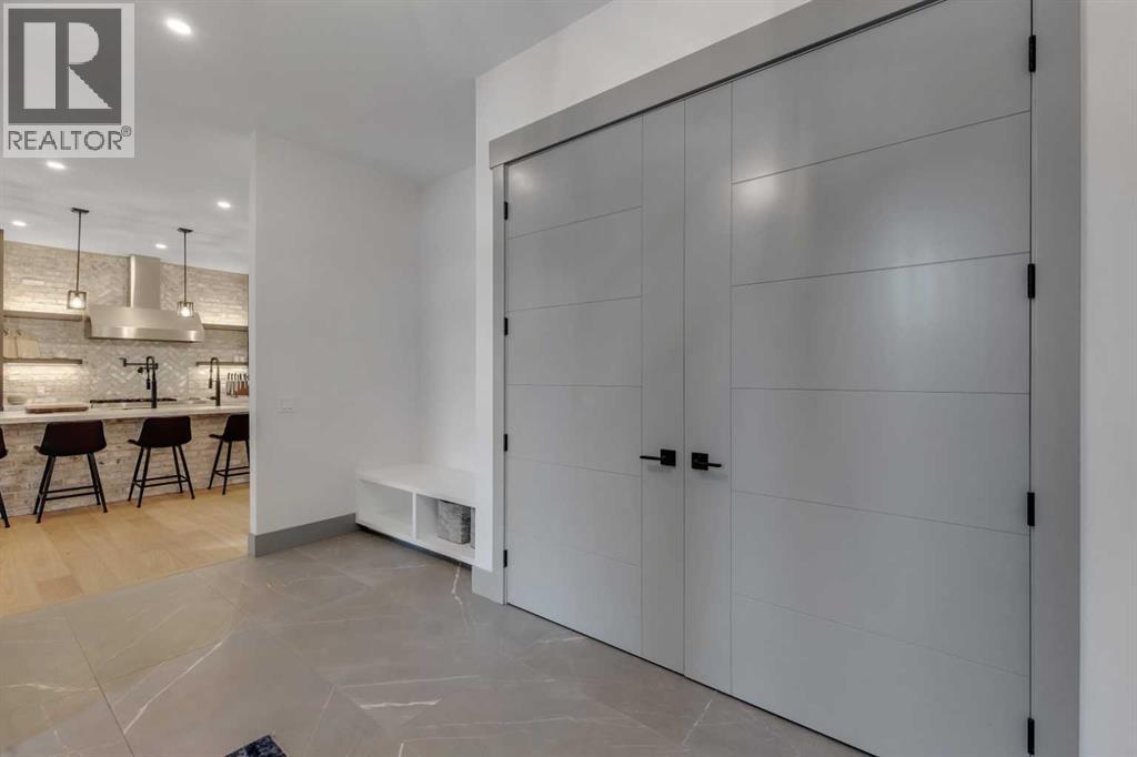 30 Roselawn Crescent Nw, Calgary, Alberta  T2K 1K6 - Photo 6 - A2269817