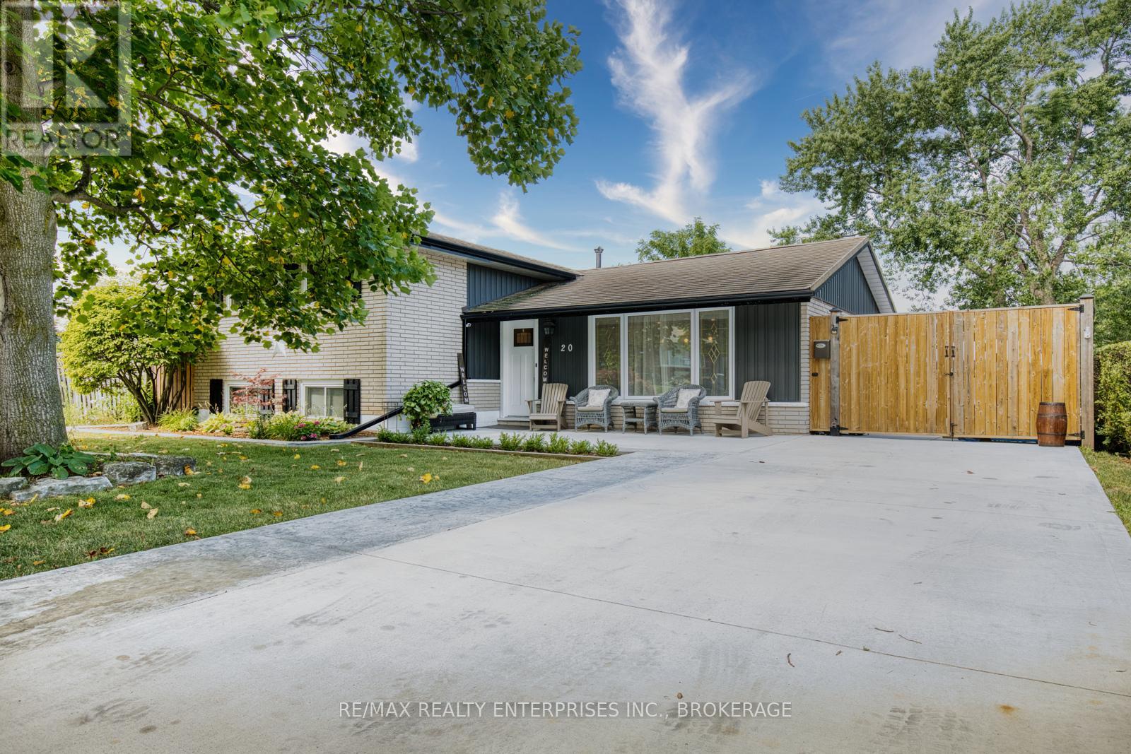 20 Karen Crescent, Grimsby, Ontario L3M 2E4 - Photo 2 - X12587942