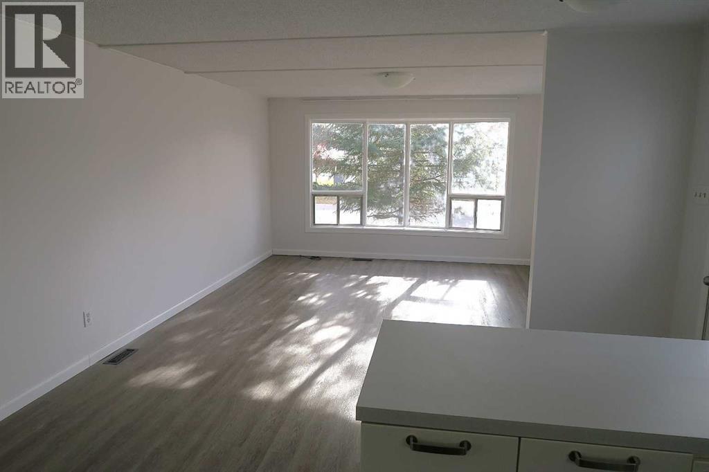 901 Briarwood Crescent, Strathmore, Alberta  T1P 1E7 - Photo 3 - A2266636