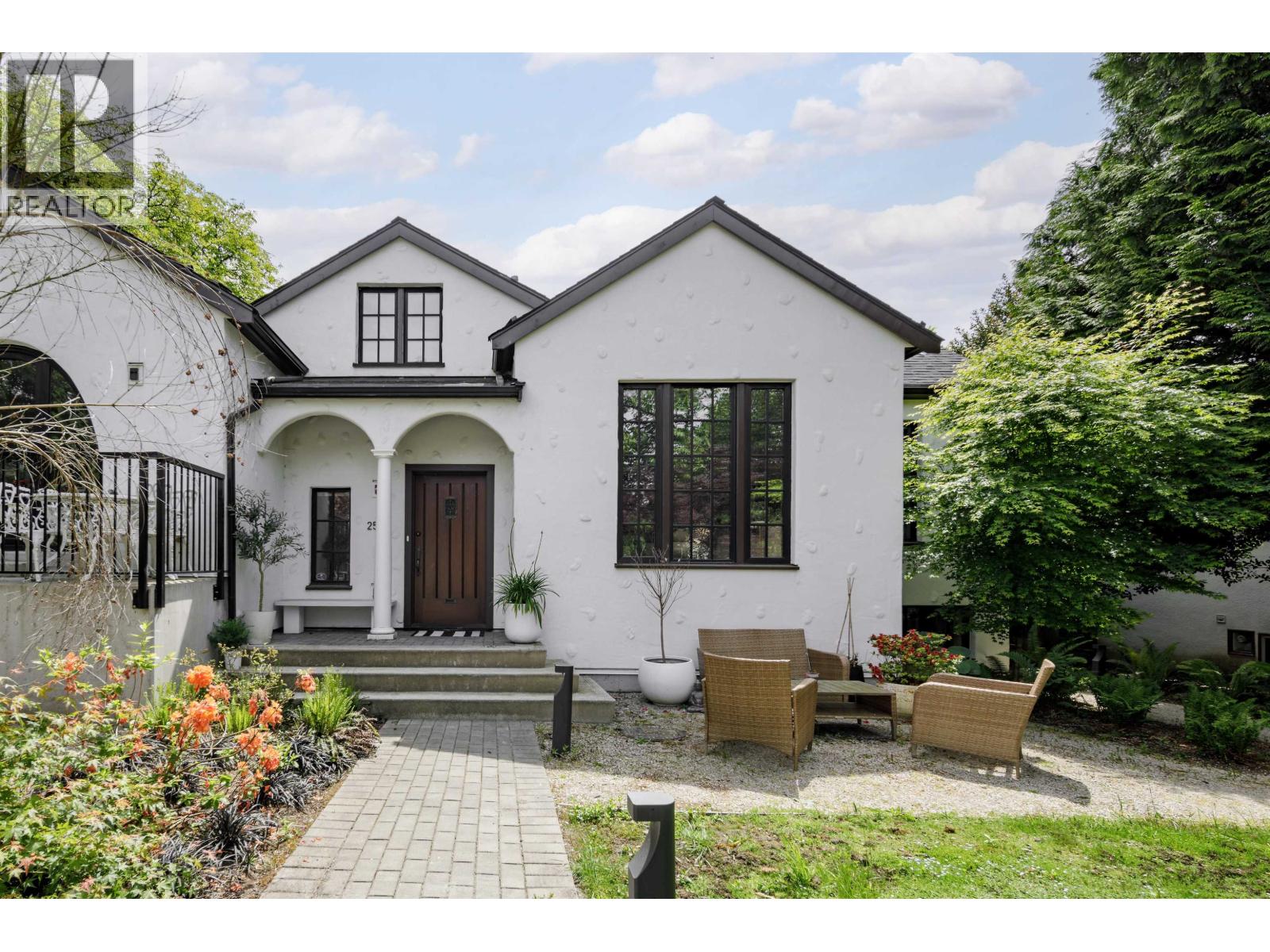 2502 W 33rd Avenue, Vancouver, British Columbia V6N 2E6 - Photo 2 - R3045560