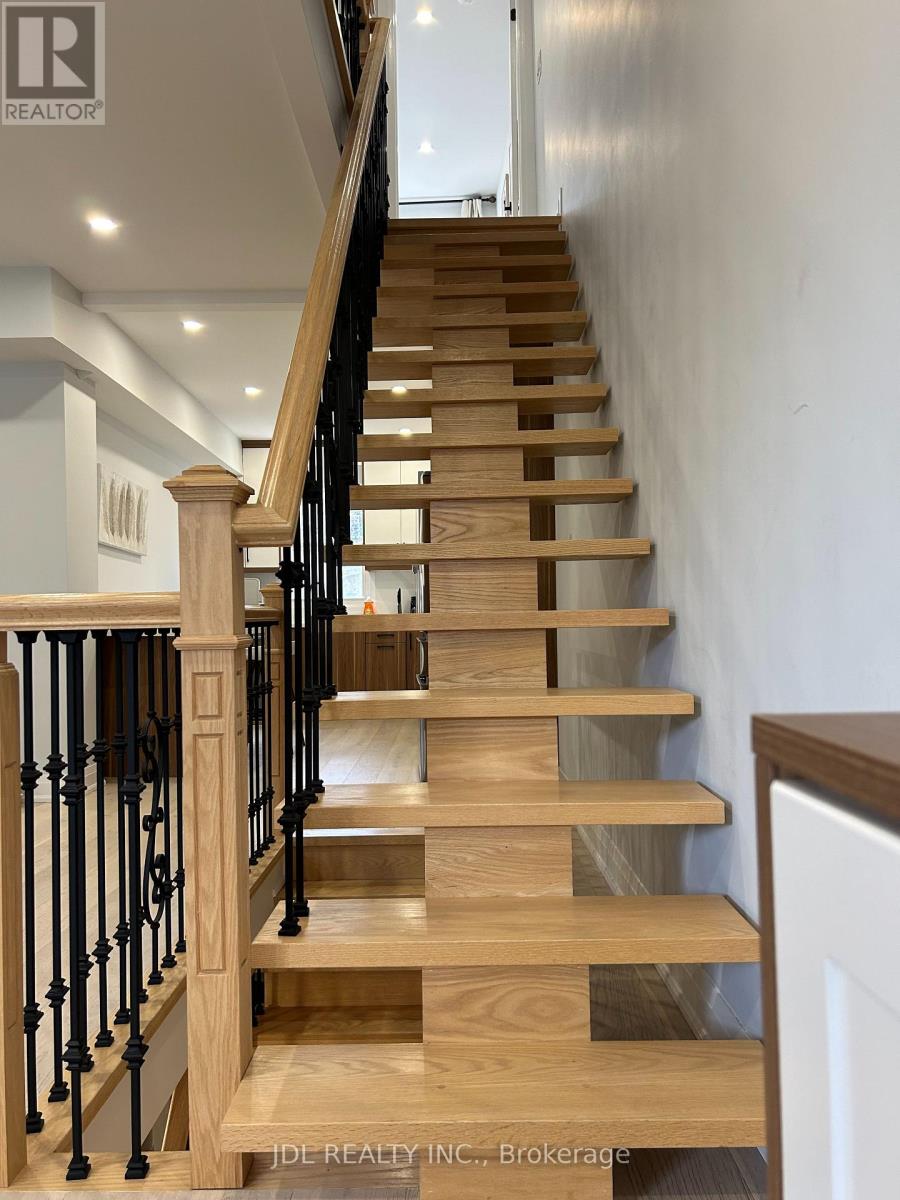 18 Connaught Ave Avenue, Toronto, Ontario  M4L 2V9 - Photo 14 - E12587928