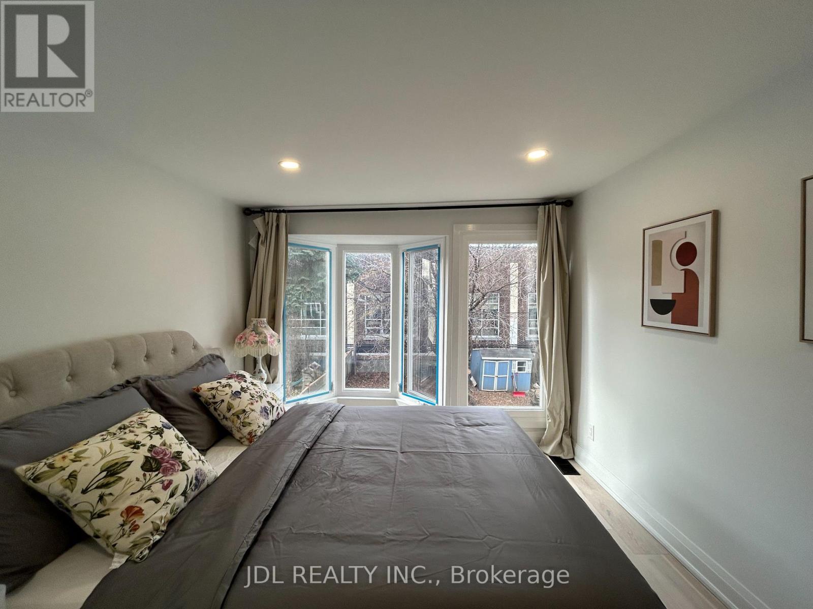 18 Connaught Ave Avenue, Toronto, Ontario  M4L 2V9 - Photo 16 - E12587928