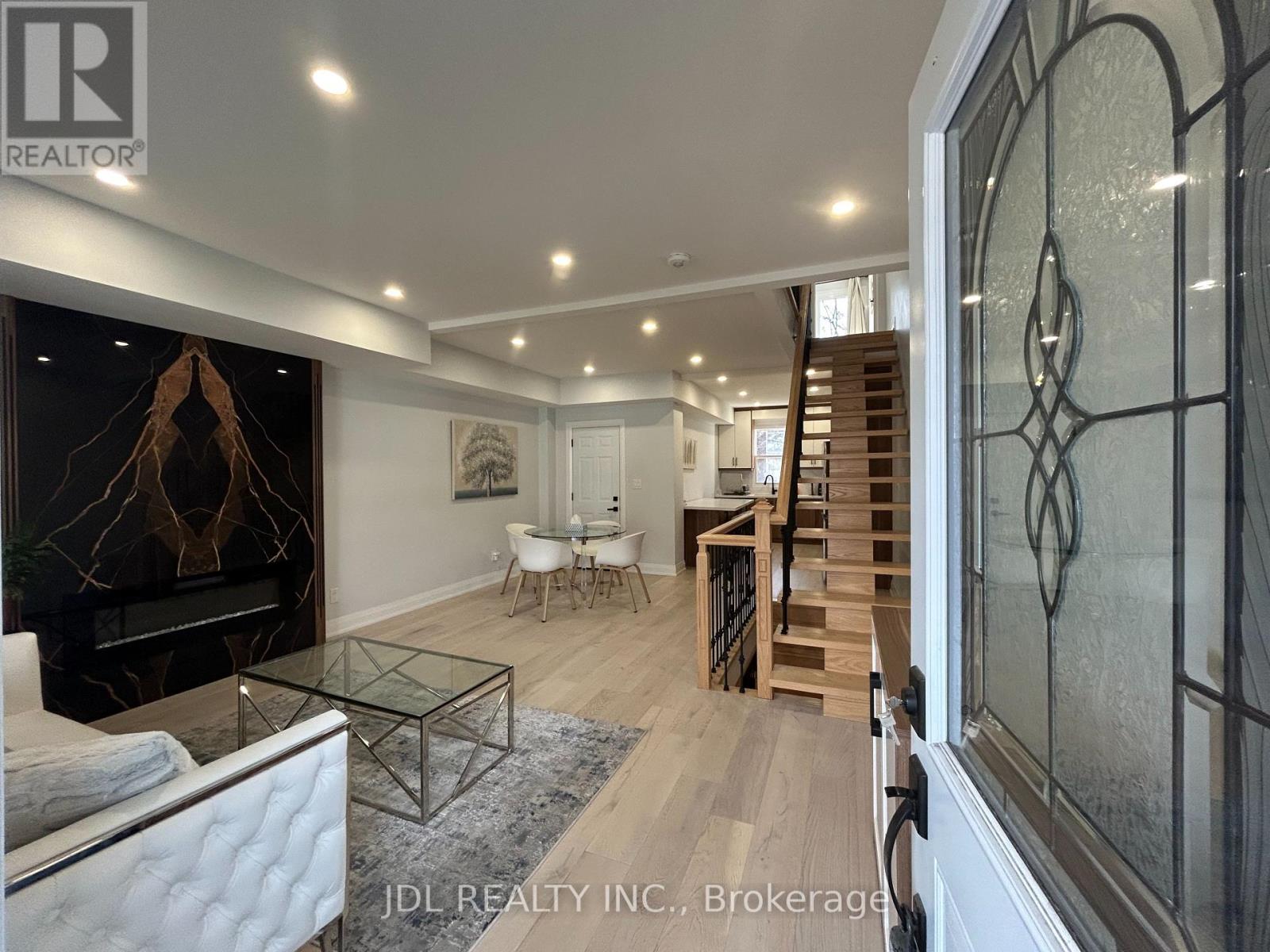 18 Connaught Ave Avenue, Toronto, Ontario  M4L 2V9 - Photo 2 - E12587928