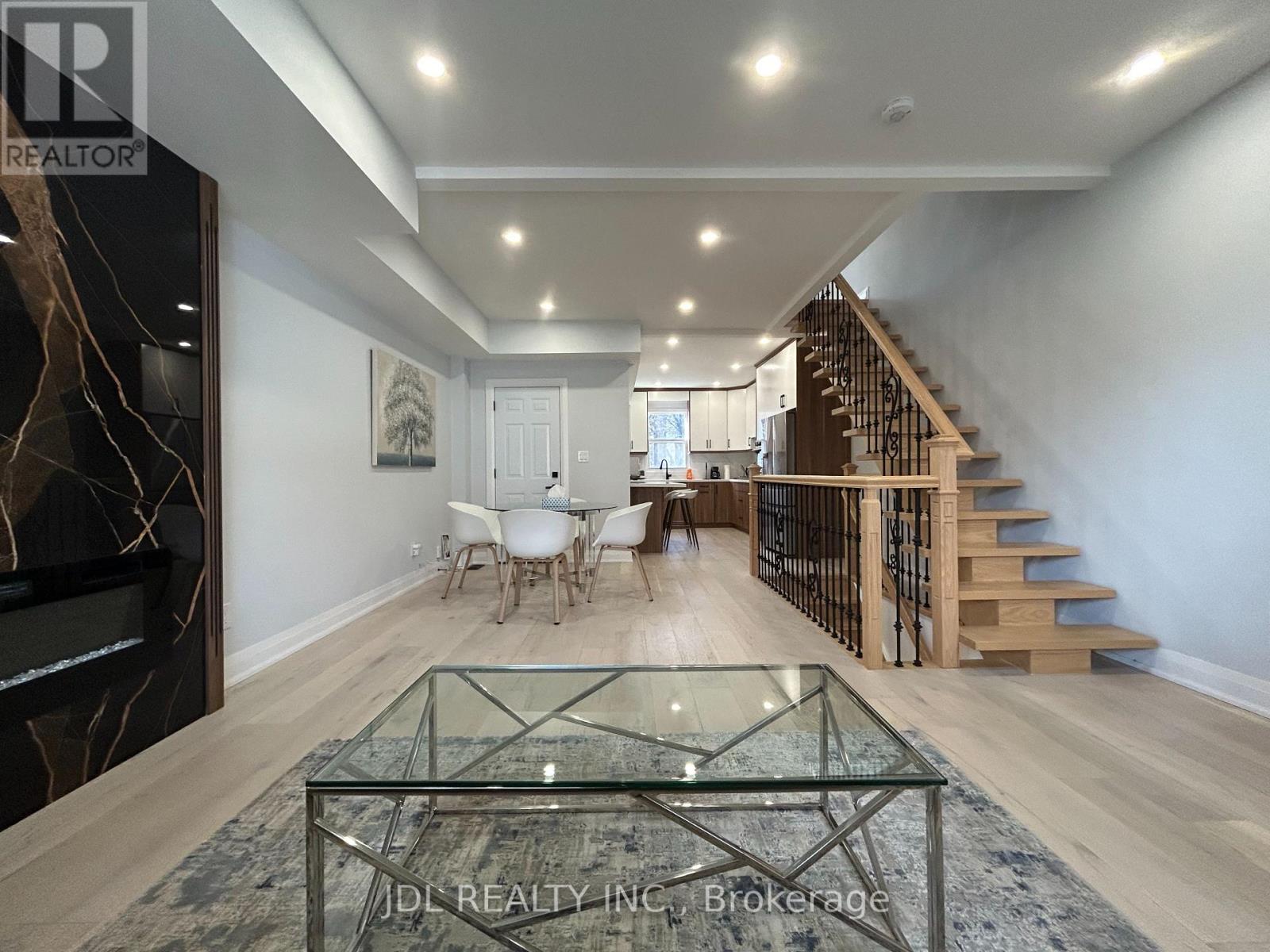 18 Connaught Ave Avenue, Toronto, Ontario  M4L 2V9 - Photo 3 - E12587928