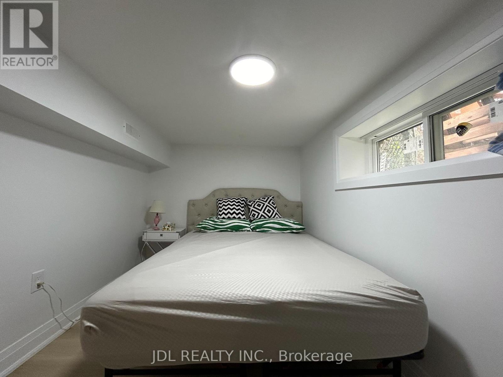 18 Connaught Ave Avenue, Toronto, Ontario  M4L 2V9 - Photo 33 - E12587928