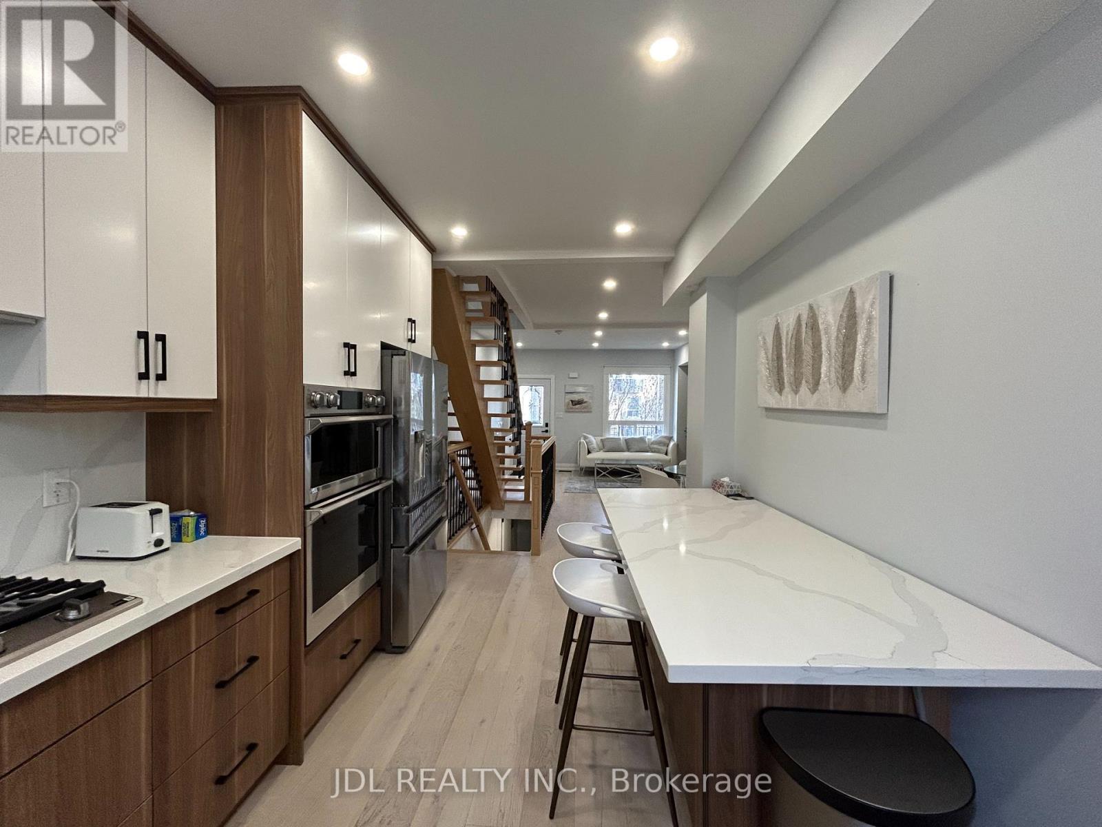 18 Connaught Ave Avenue, Toronto, Ontario  M4L 2V9 - Photo 4 - E12587928