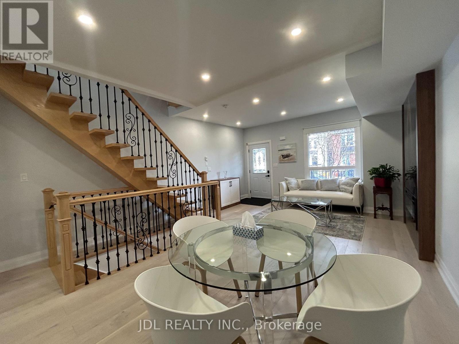 18 Connaught Ave Avenue, Toronto, Ontario  M4L 2V9 - Photo 5 - E12587928