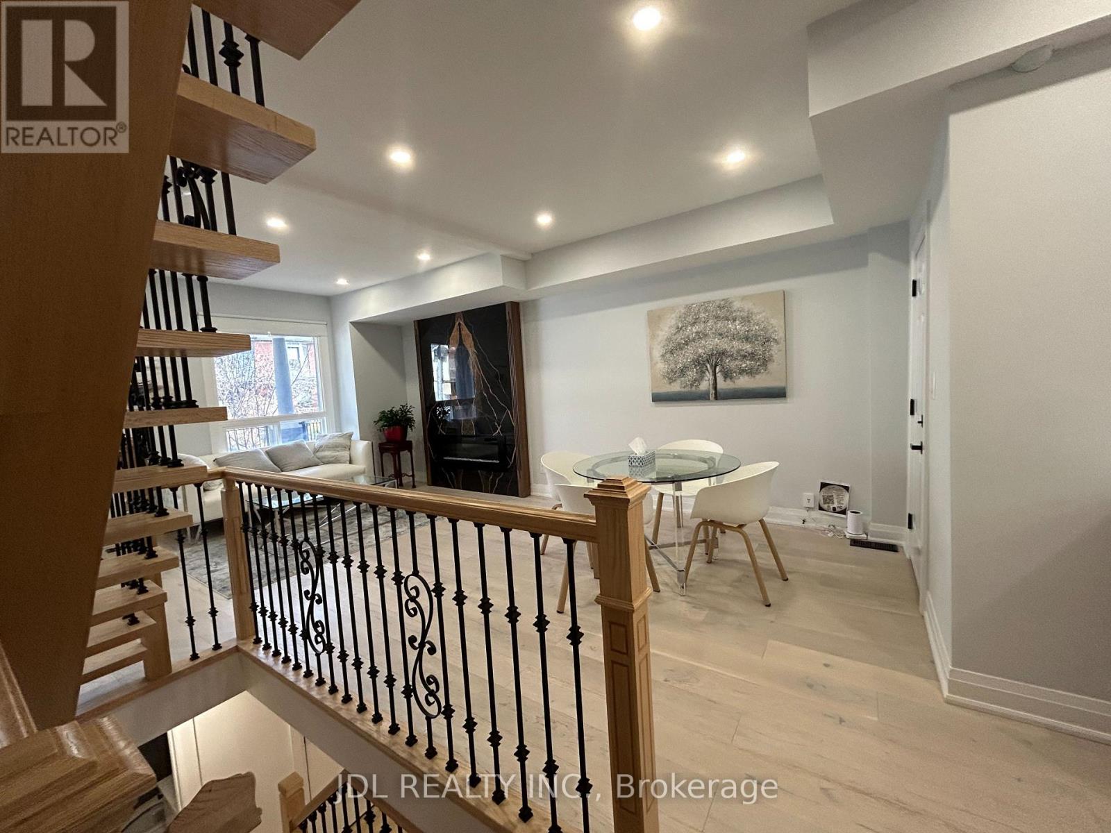 18 Connaught Ave Avenue, Toronto, Ontario  M4L 2V9 - Photo 6 - E12587928