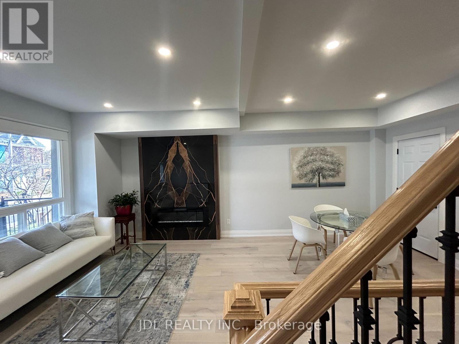 18 Connaught Ave Avenue, Toronto, Ontario  M4L 2V9 - Photo 7 - E12587928