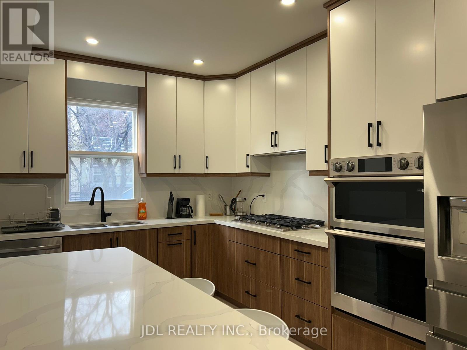 18 Connaught Ave Avenue, Toronto, Ontario  M4L 2V9 - Photo 9 - E12587928