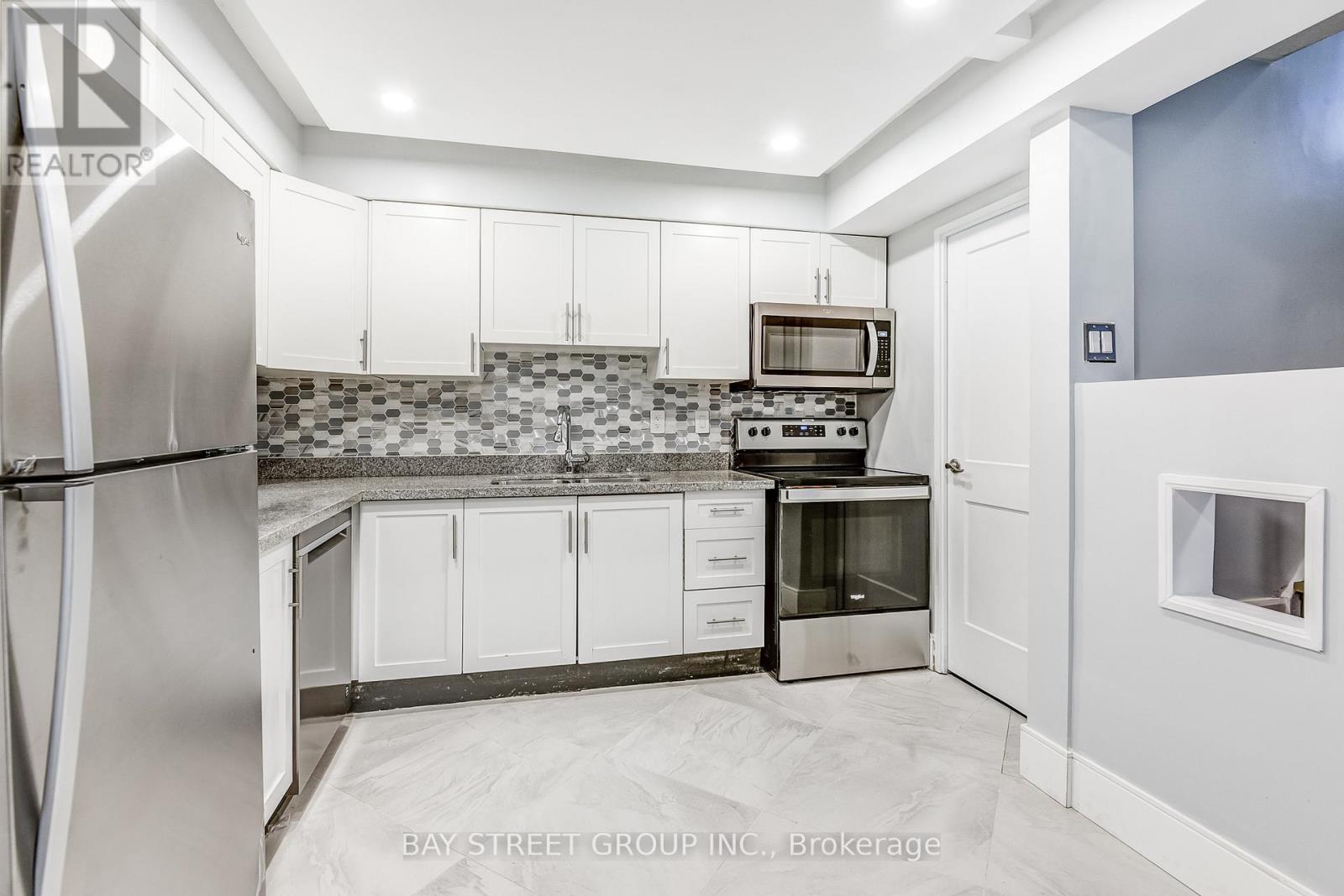 339 - 364 The East Mall, Toronto, Ontario  M9B 6C5 - Photo 4 - W12587920