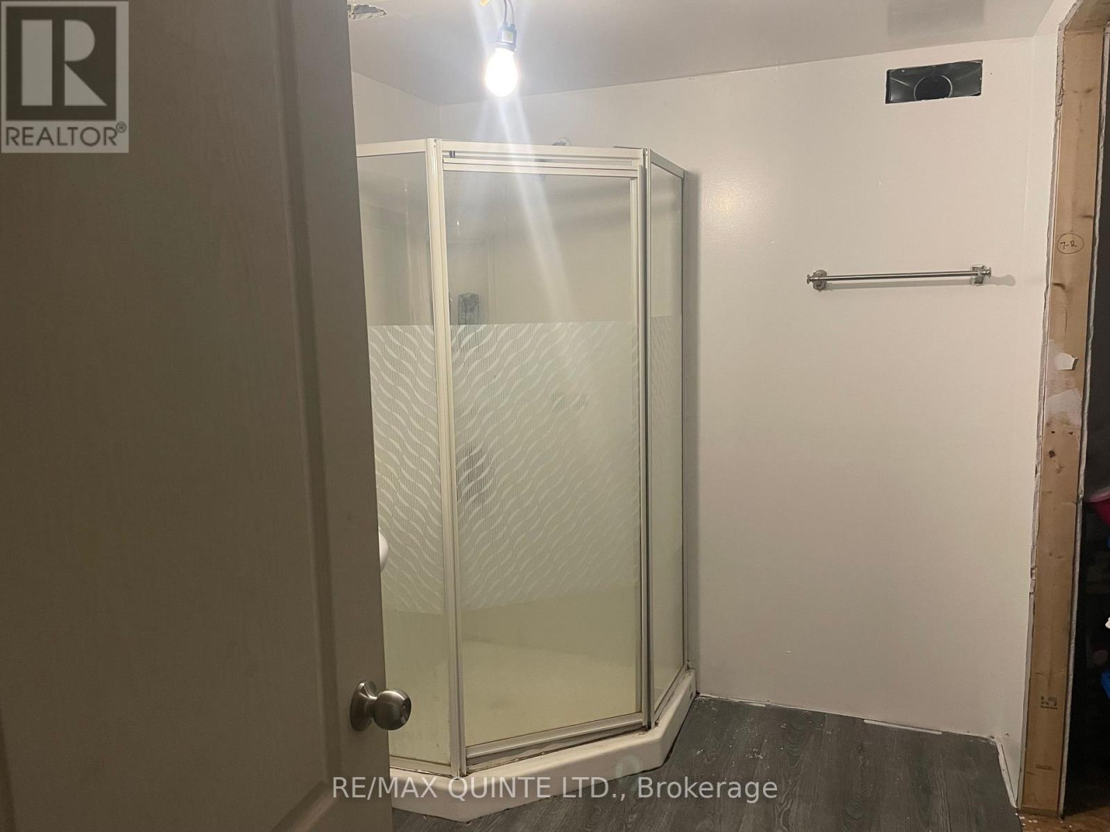 27 First Avenue, Quinte West, Ontario K8V 5M6 - Photo 8 - X12583014