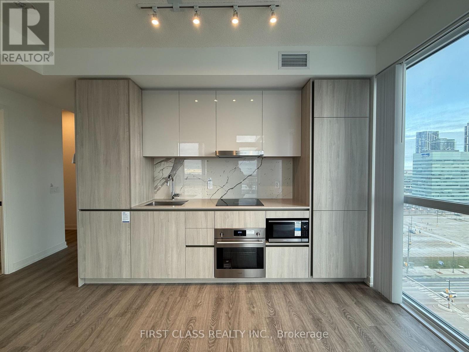 1809 - 8 INTERCHANGE WAY, Vaughan, Ontario