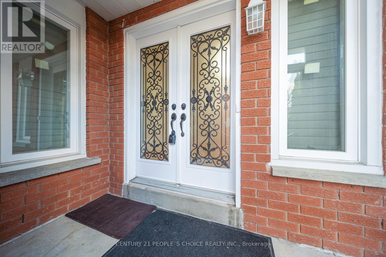 92 Woolridge Court, Brampton, Ontario  L6Y 3G3 - Photo 4 - W12587962