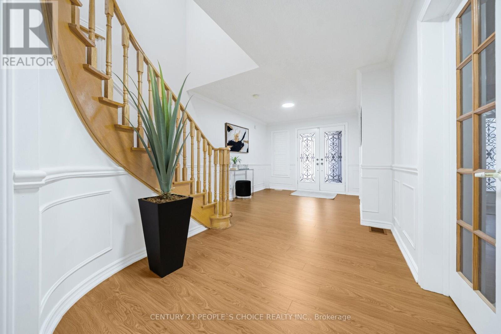 92 Woolridge Court, Brampton, Ontario  L6Y 3G3 - Photo 8 - W12587962