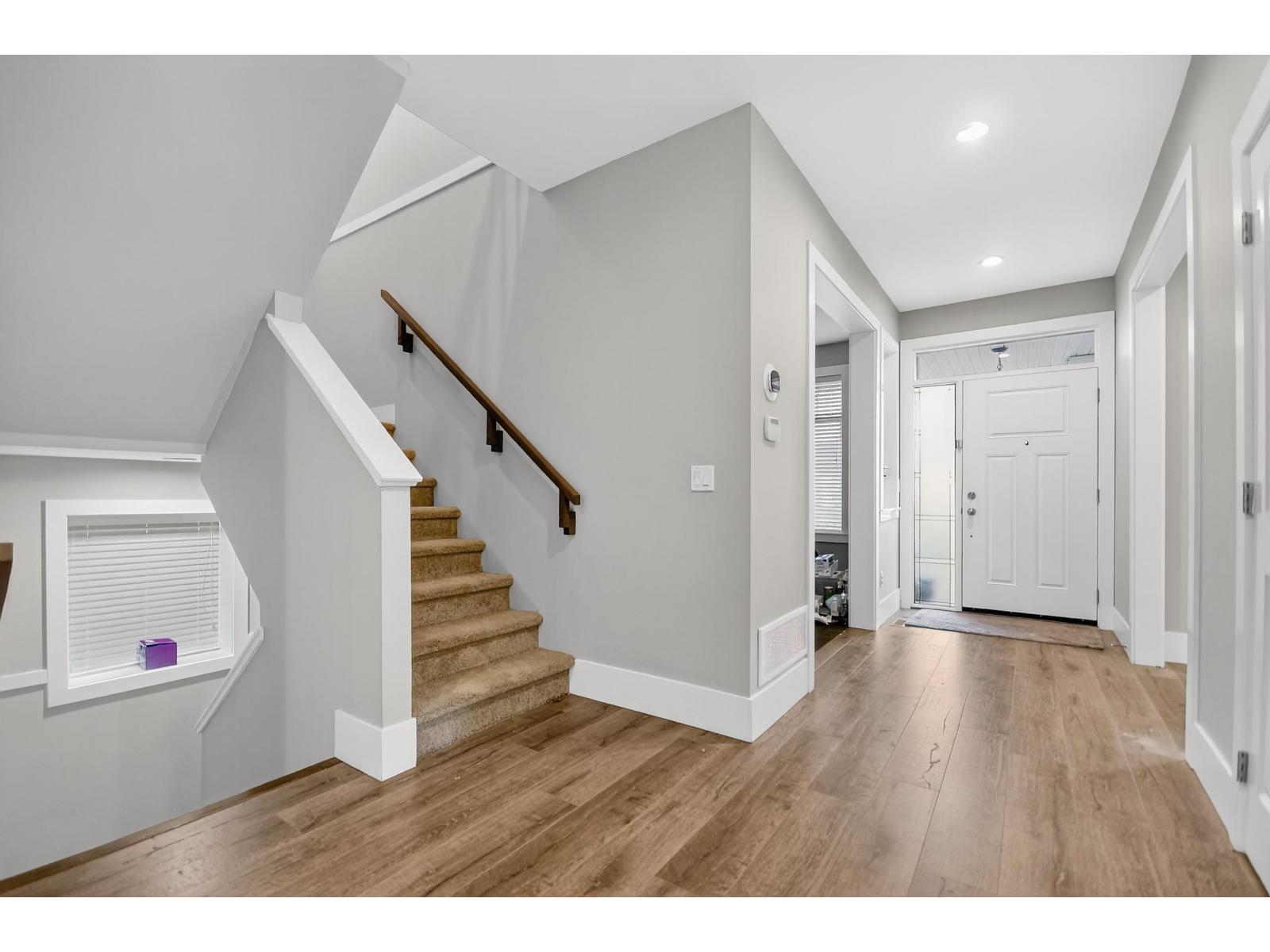 14734 62 Avenue, Surrey, British Columbia  V3S 2L1 - Photo 3 - R3071024