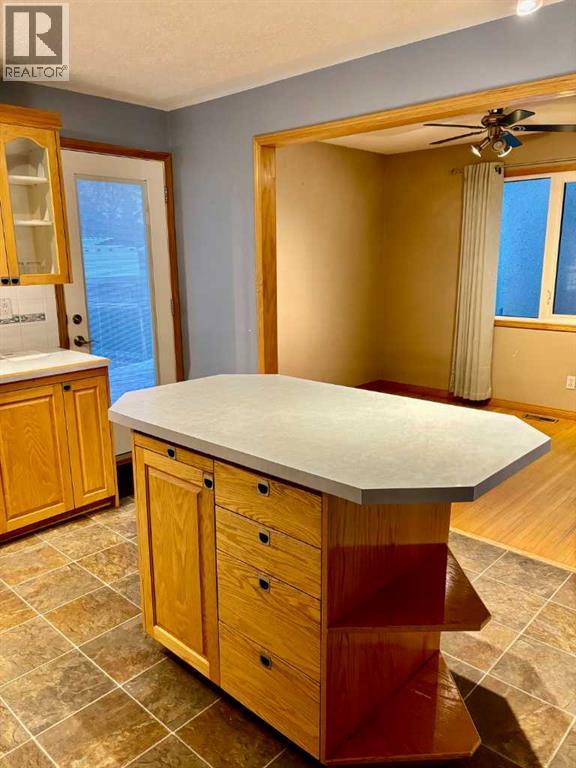 7711 Bowcliffe Crescent Nw, Calgary, Alberta  T3B 2S5 - Photo 8 - A2260325