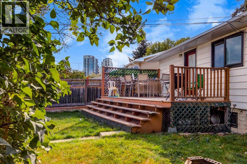 7711 Bowcliffe Crescent Nw, Calgary, Alberta  T3B 2S5 - Photo 2 - A2260325