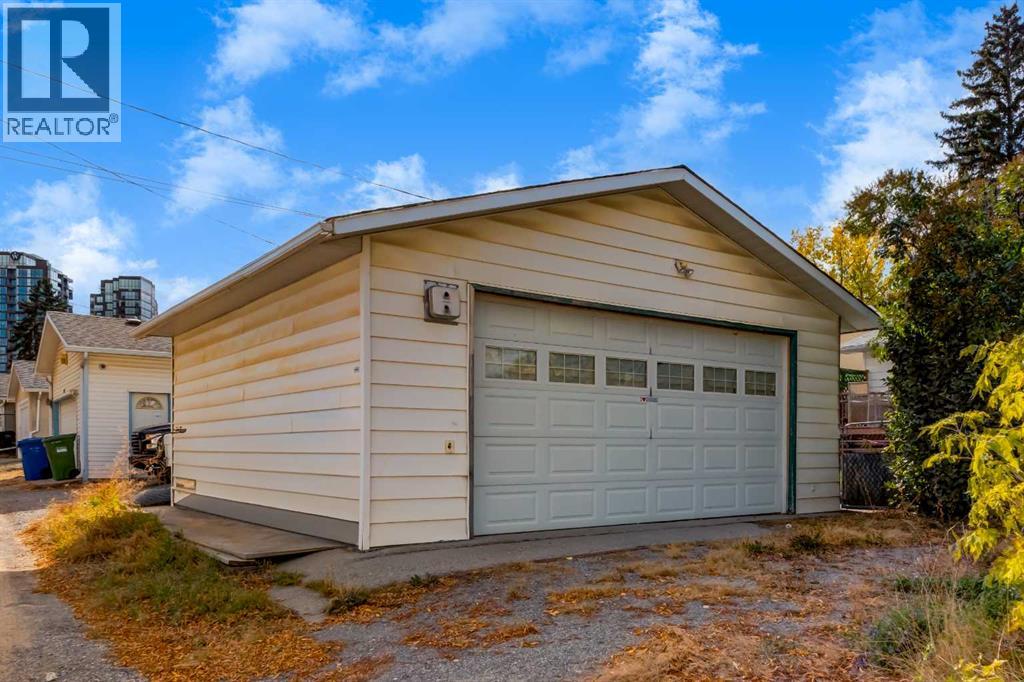 7711 Bowcliffe Crescent Nw, Calgary, Alberta  T3B 2S5 - Photo 3 - A2260325