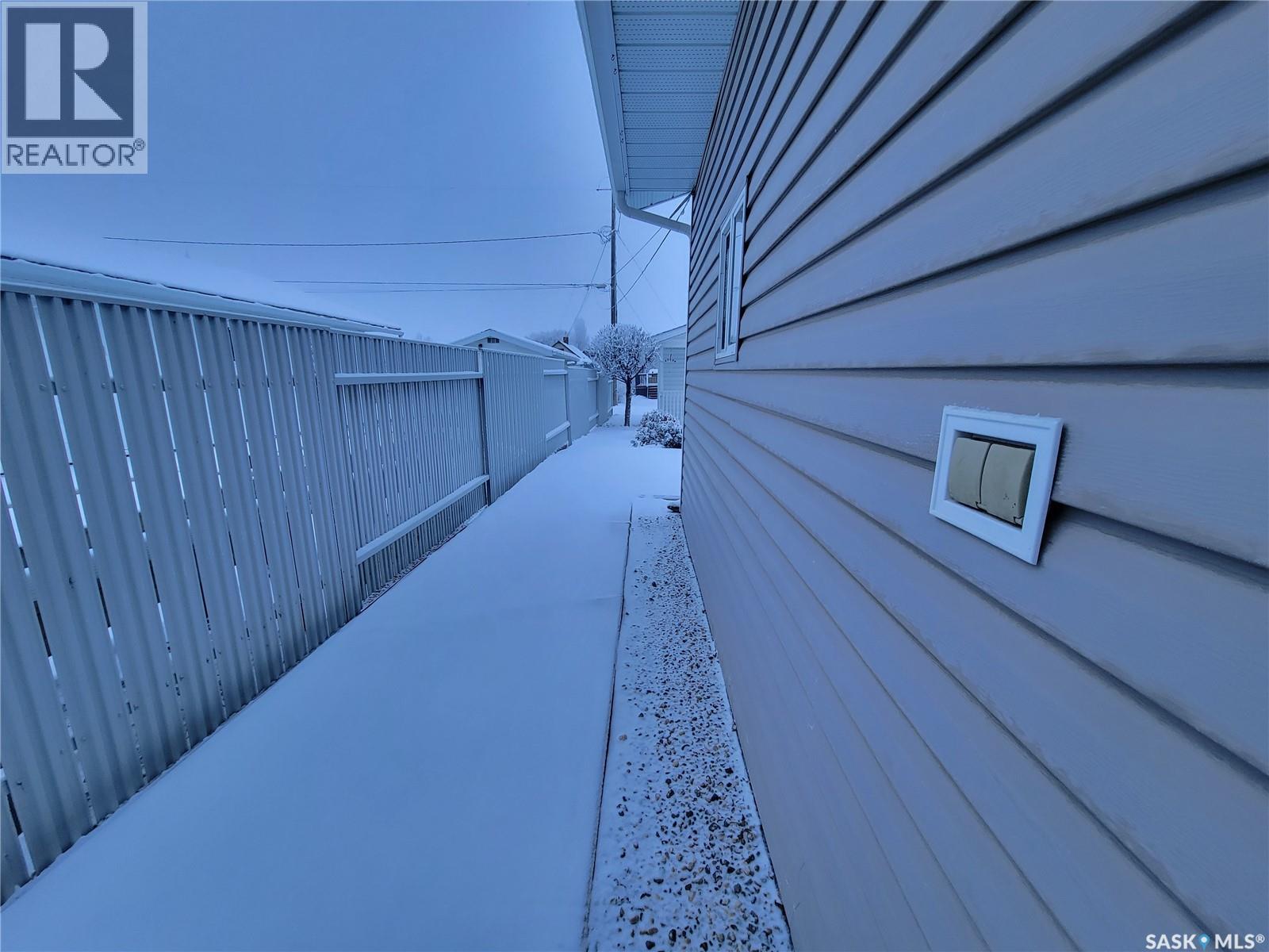 4920 Express Avenue, Macklin, Saskatchewan  S0L 2C0 - Photo 22 - SK024904