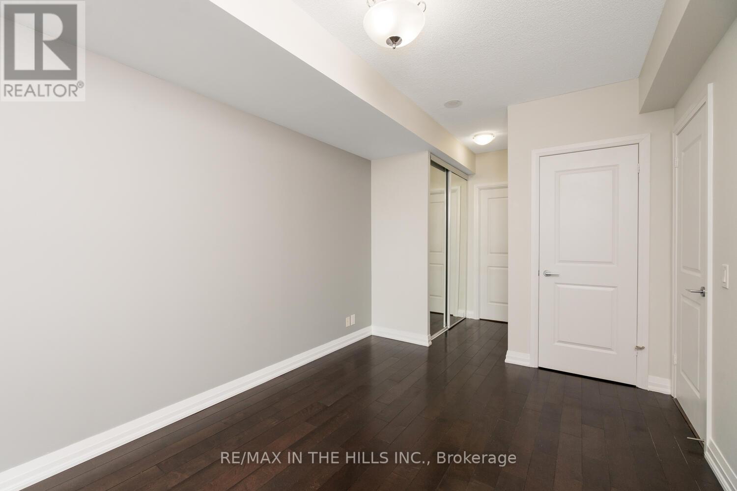 310 - 1055 Southdown Road, Mississauga, Ontario  L5J 0A3 - Photo 14 - W12588008