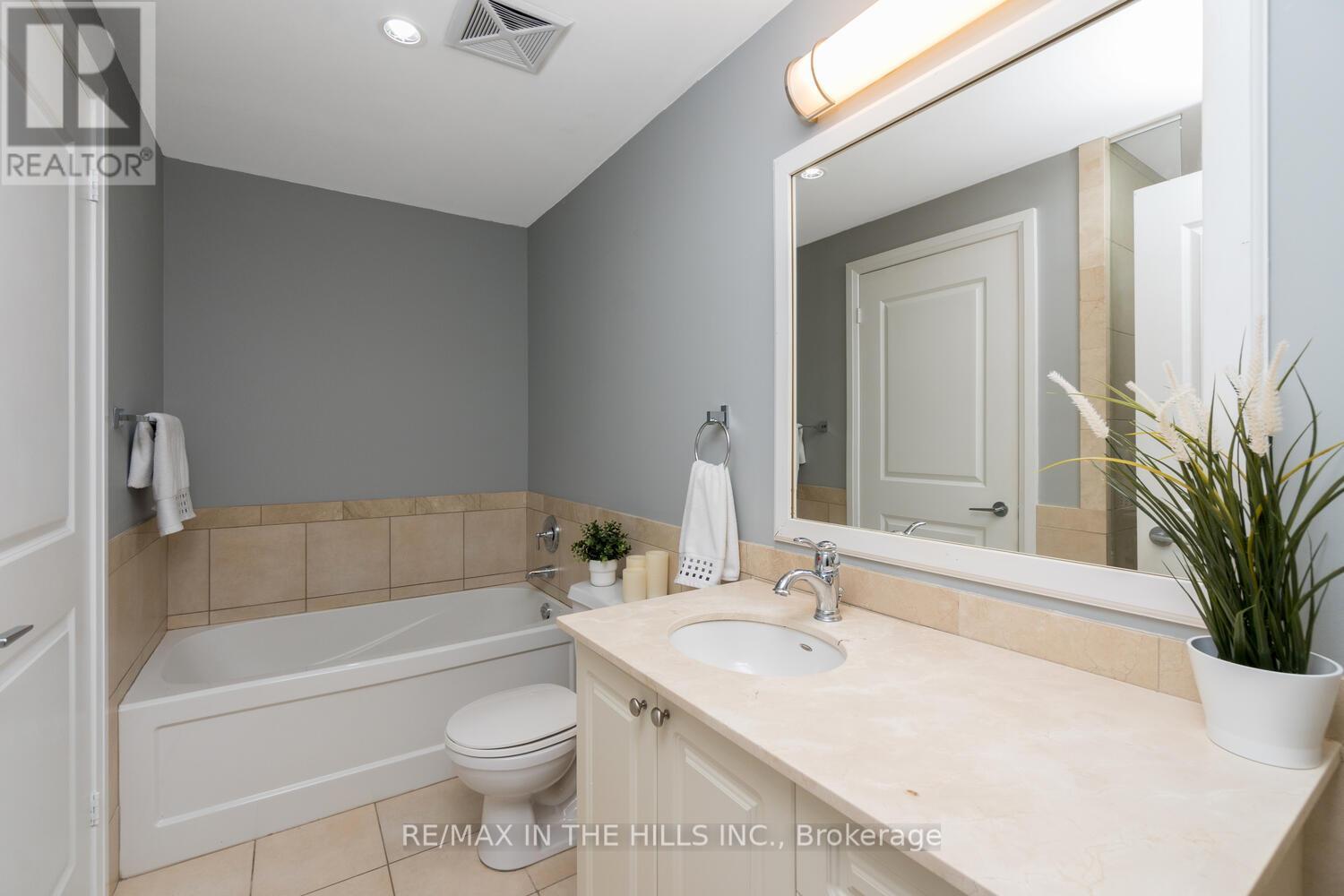 310 - 1055 Southdown Road, Mississauga, Ontario  L5J 0A3 - Photo 15 - W12588008