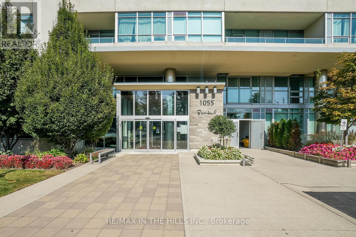 310 - 1055 Southdown Road, Mississauga, Ontario  L5J 0A3 - Photo 2 - W12588008