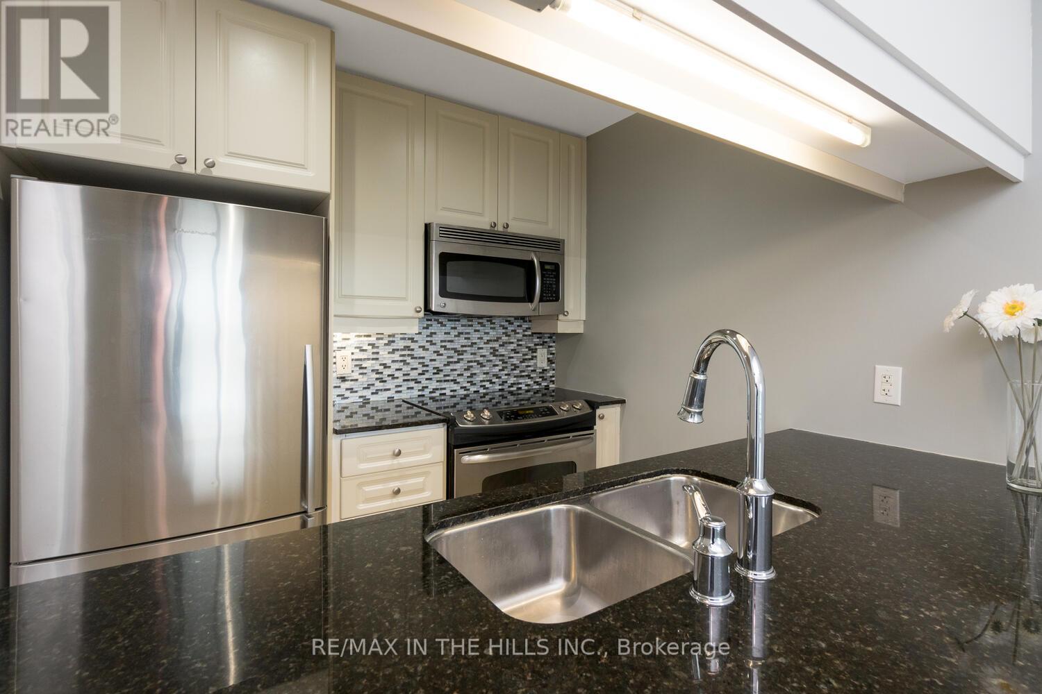 310 - 1055 Southdown Road, Mississauga, Ontario  L5J 0A3 - Photo 7 - W12588008