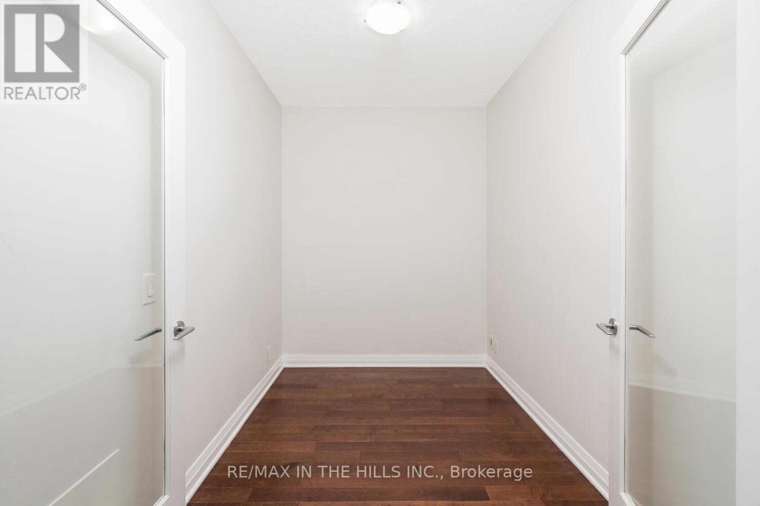 310 - 1055 Southdown Road, Mississauga, Ontario  L5J 0A3 - Photo 9 - W12588008