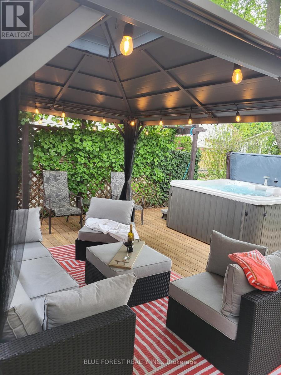 16 Meadowview Road, London South, Ontario  N6J 4E6 - Photo 33 - X12588052