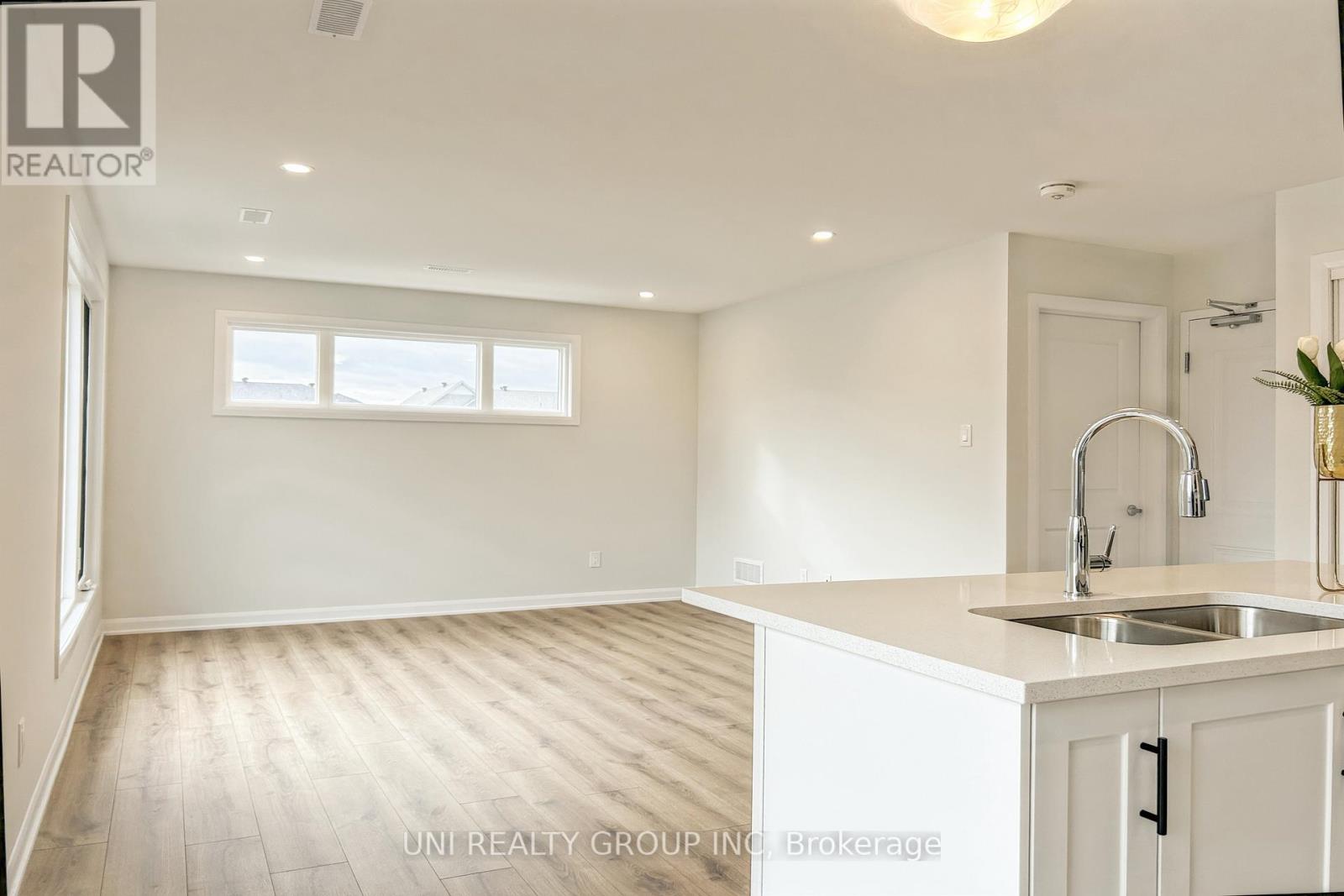 835 Arcadian Private, Ottawa, Ontario K2T 0R8 - Photo 8 - X12588060