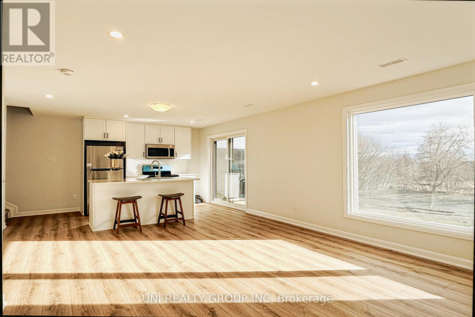 835 Arcadian Private, Ottawa, Ontario K2T 0R8 - Photo 4 - X12588060