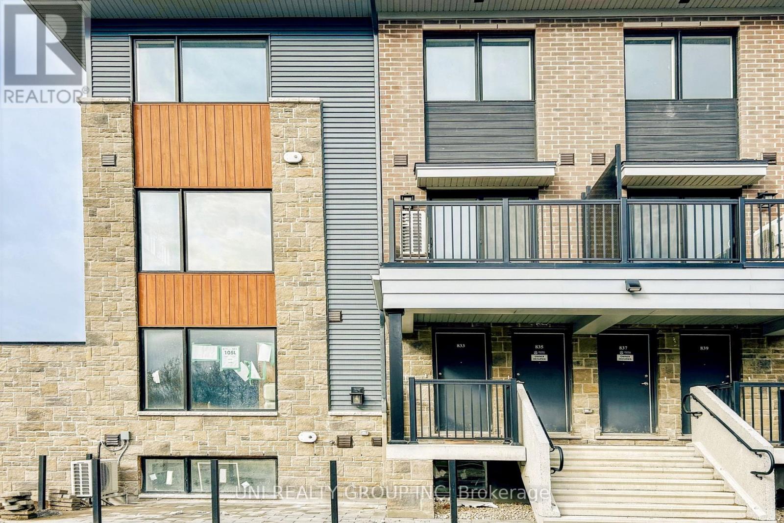 835 Arcadian Private, Ottawa, Ontario K2T 0R8 - Photo 2 - X12588060