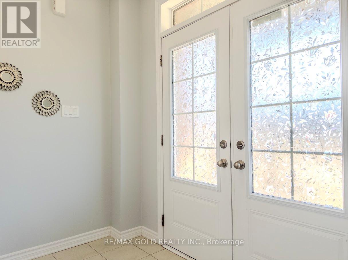 119 Petch Avenue, Caledon, Ontario L7C 1Z9 - Photo 2 - W12445761