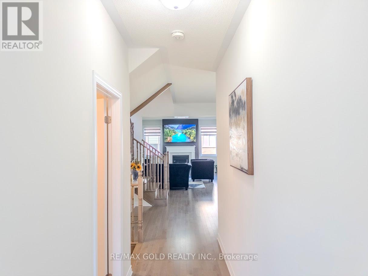 119 Petch Avenue, Caledon, Ontario L7C 1Z9 - Photo 3 - W12445761