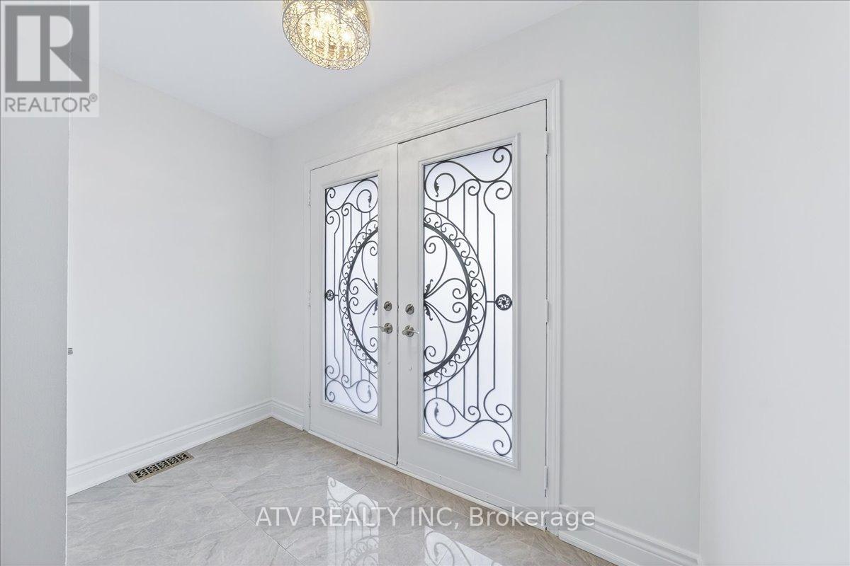 125 David Todd Avenue, Vaughan, Ontario  L4H 1R4 - Photo 4 - N12588020