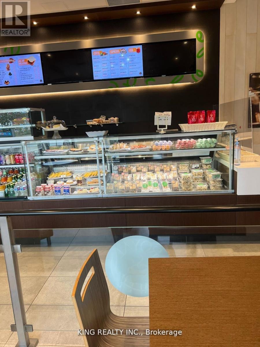 107 - 3075 Hospital Gate, Oakville, Ontario L6M 1M1 - Photo 2 - W12588030