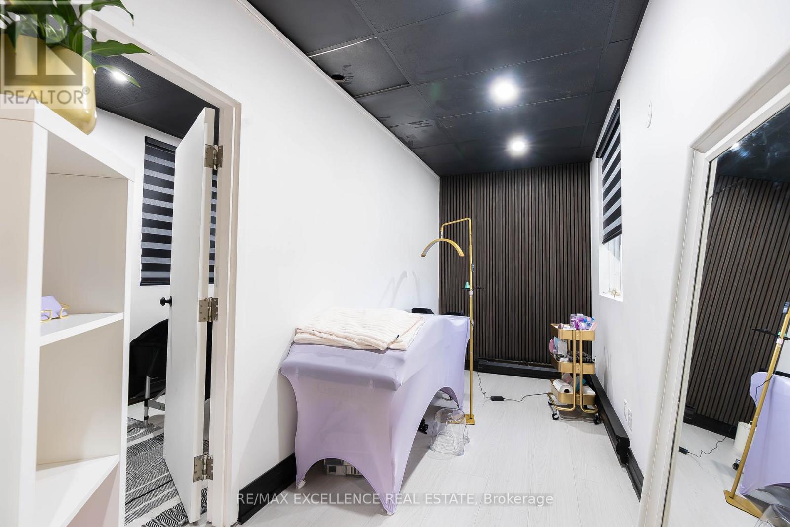 102 - 151 Randall Street, Oakville, Ontario L6J 1P5 - Photo 12 - W12588034