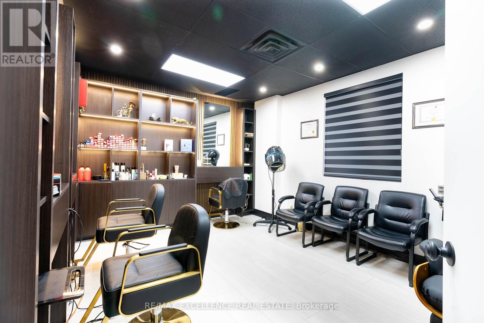 102 - 151 Randall Street, Oakville, Ontario L6J 1P5 - Photo 13 - W12588034