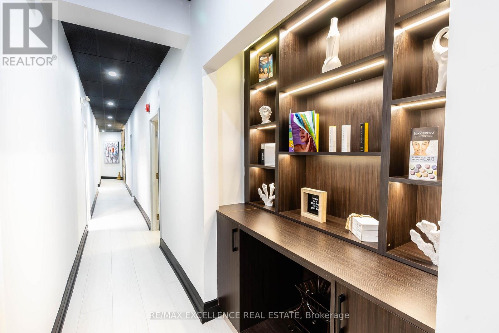 102 - 151 Randall Street, Oakville, Ontario L6J 1P5 - Photo 14 - W12588034