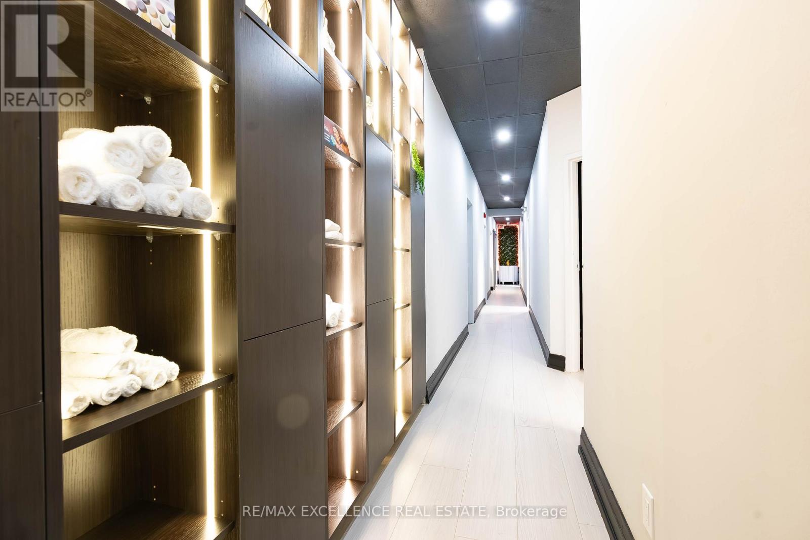 102 - 151 Randall Street, Oakville, Ontario L6J 1P5 - Photo 16 - W12588034