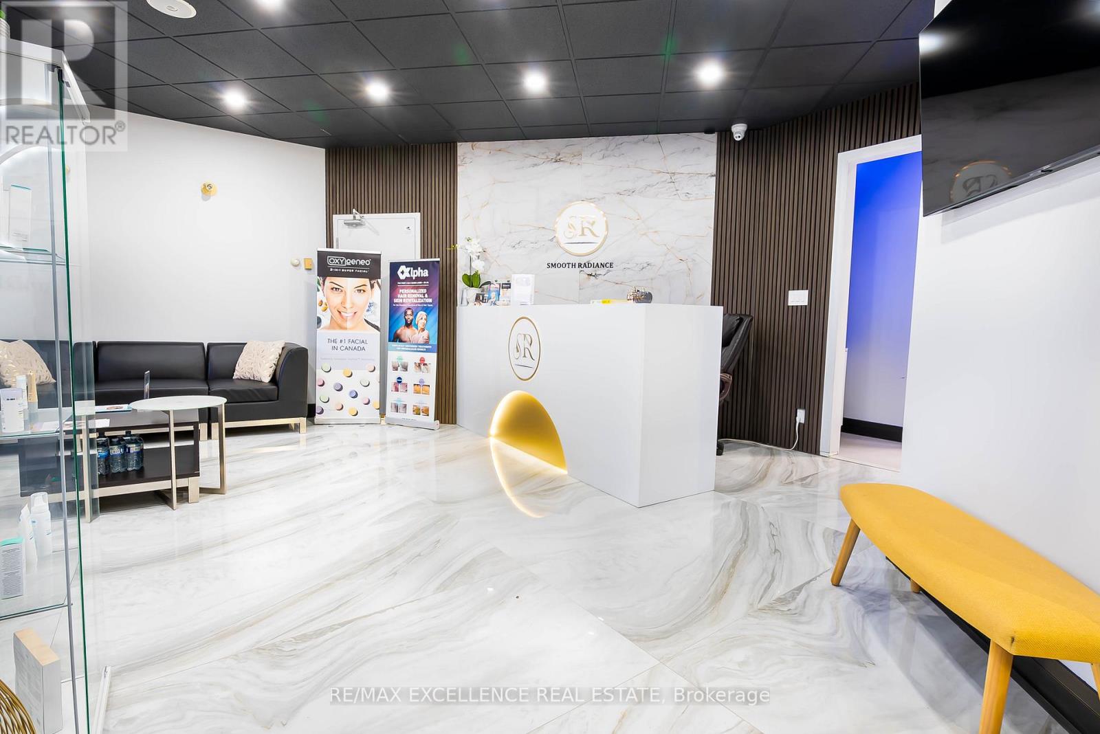 102 - 151 Randall Street, Oakville, Ontario L6J 1P5 - Photo 3 - W12588034