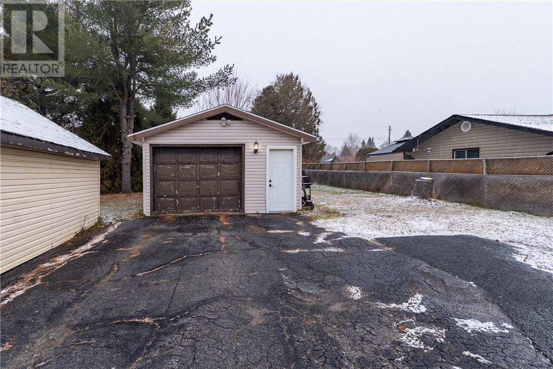 2016 Wiltshire, Greater Sudbury, Ontario  P3B 1Y4 - Photo 28 - 2125802