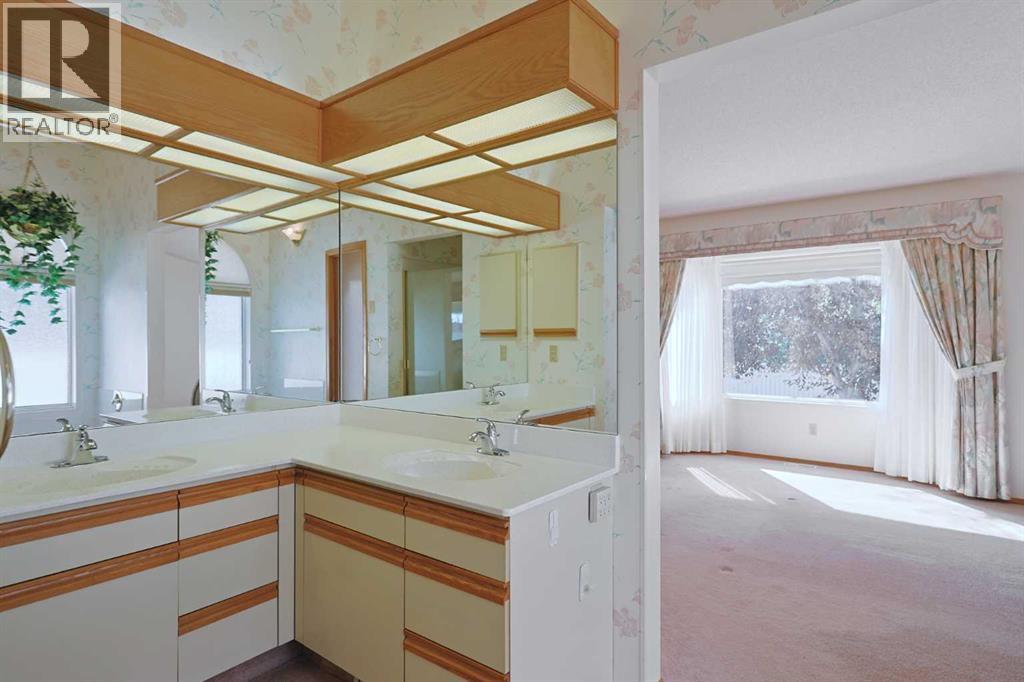 15 Hampshire Close Nw, Calgary, Alberta  T3A 4X9 - Photo 18 - A2252395