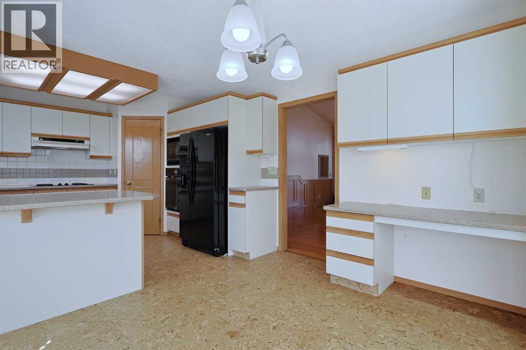 15 Hampshire Close Nw, Calgary, Alberta  T3A 4X9 - Photo 12 - A2252395